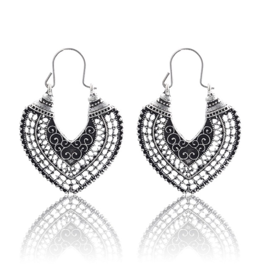 Antiqued Boho silver tone earrings - Picture 5 of 8